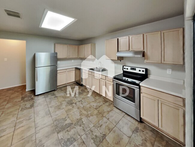 Building Photo - 12019 Crescent Chase
