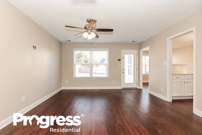 Foto del edificio - 1410 Beaconcrest Cir