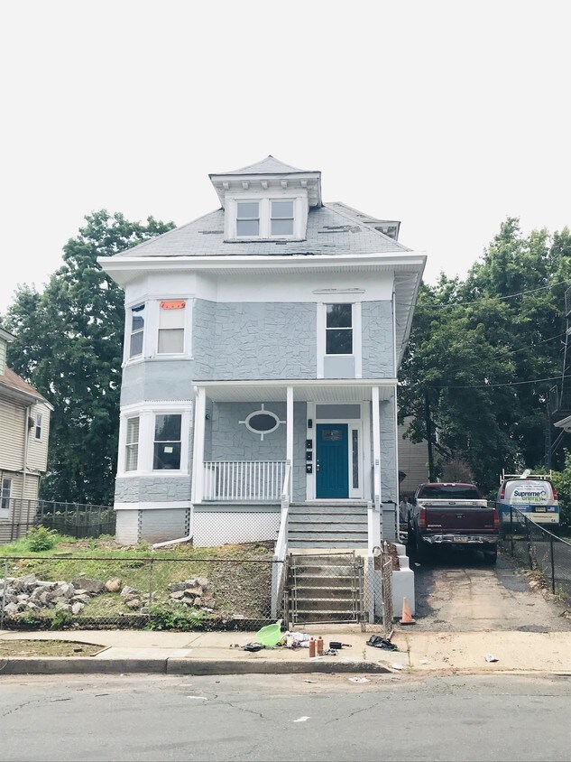 Primary Photo - 869 S 15th St