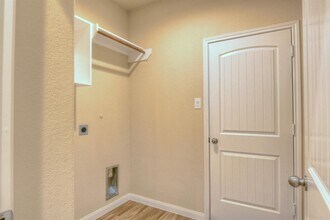 Building Photo - 3213 Buttercup Dr