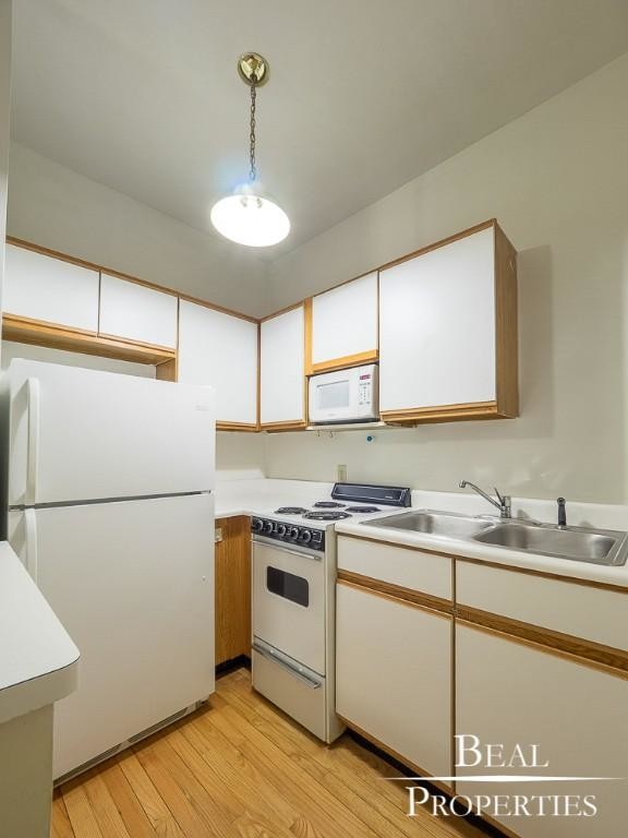 Building Photo - 0 bedroom in CHICAGO IL 60657