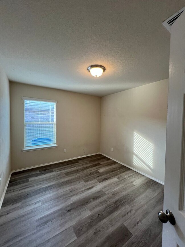 Foto del edificio - Midway ISD 4 bedroom home