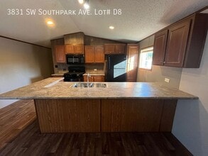 Building Photo - 3831 SW South Park Ave