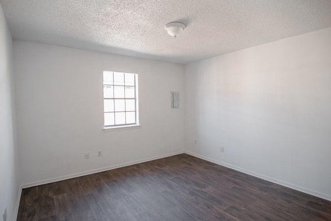 Building Photo - 406 Scotsdale St