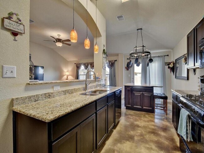 Foto del edificio - 1096 Twin Estates Dr