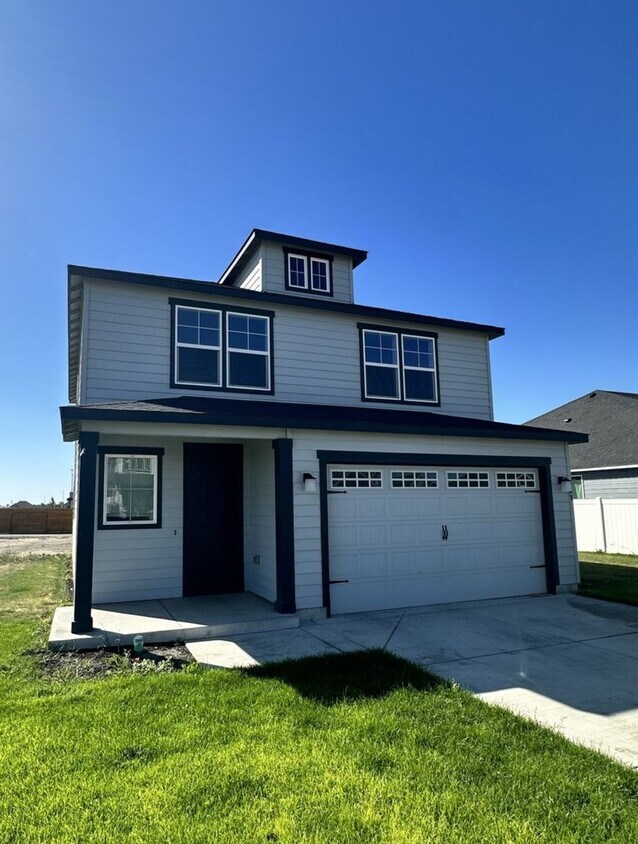Foto principal - Stunning 3 Bedroom Home In Quincy!
