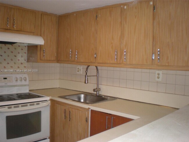 Foto del edificio - 5855 Washington St