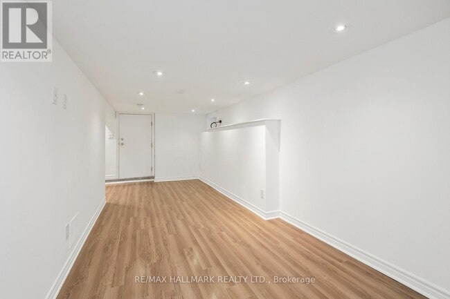 Photo du bâtiment - 709 Willard Ave