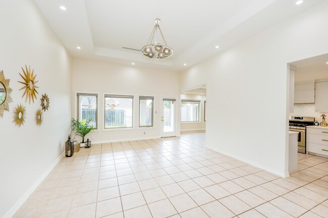 Building Photo - 303 Cinnamon Teal Loop