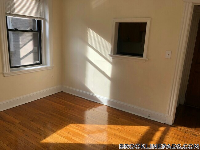 Foto del edificio - 364 Riverway