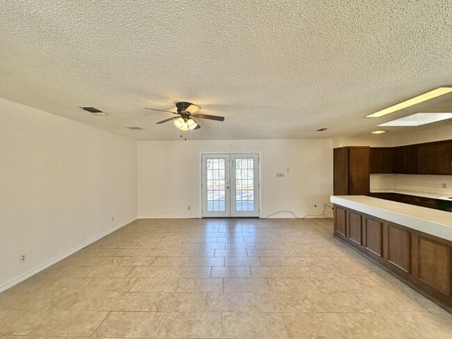 Building Photo - Tour Today! 4 Bedroom 2 Bath Near TJC!