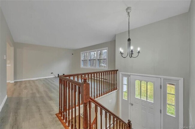 Building Photo - 371 Rossway Rd