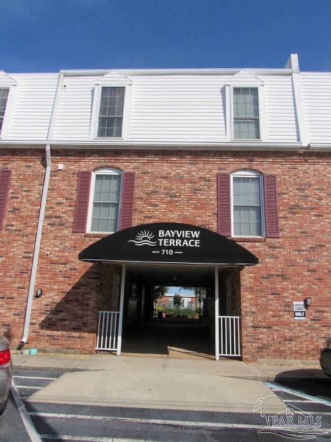 Building Photo - 710 Scenic Hwy