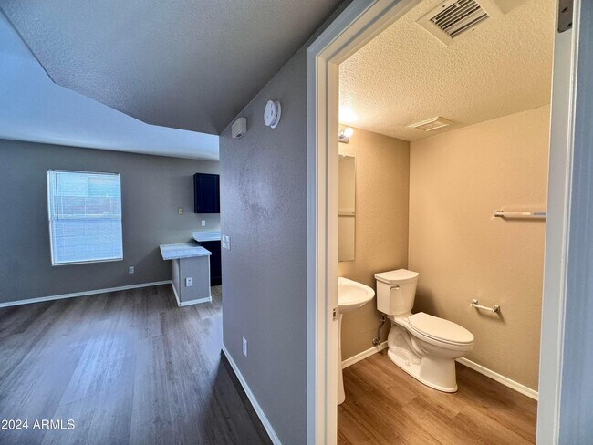 Foto del edificio - 10453 N 76th Dr