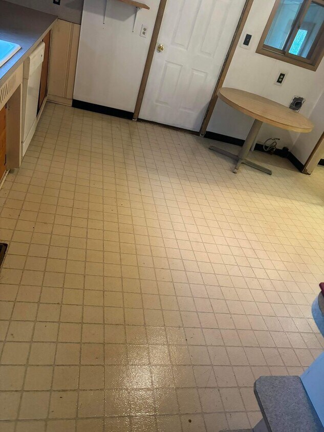 Primary Photo - Cute 3 bedroom with basement and Detached ...