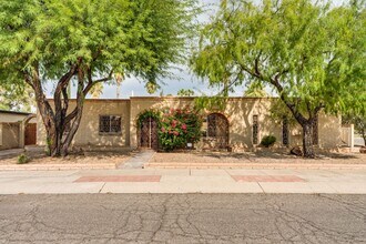 Building Photo - 2035 S Darling Ave