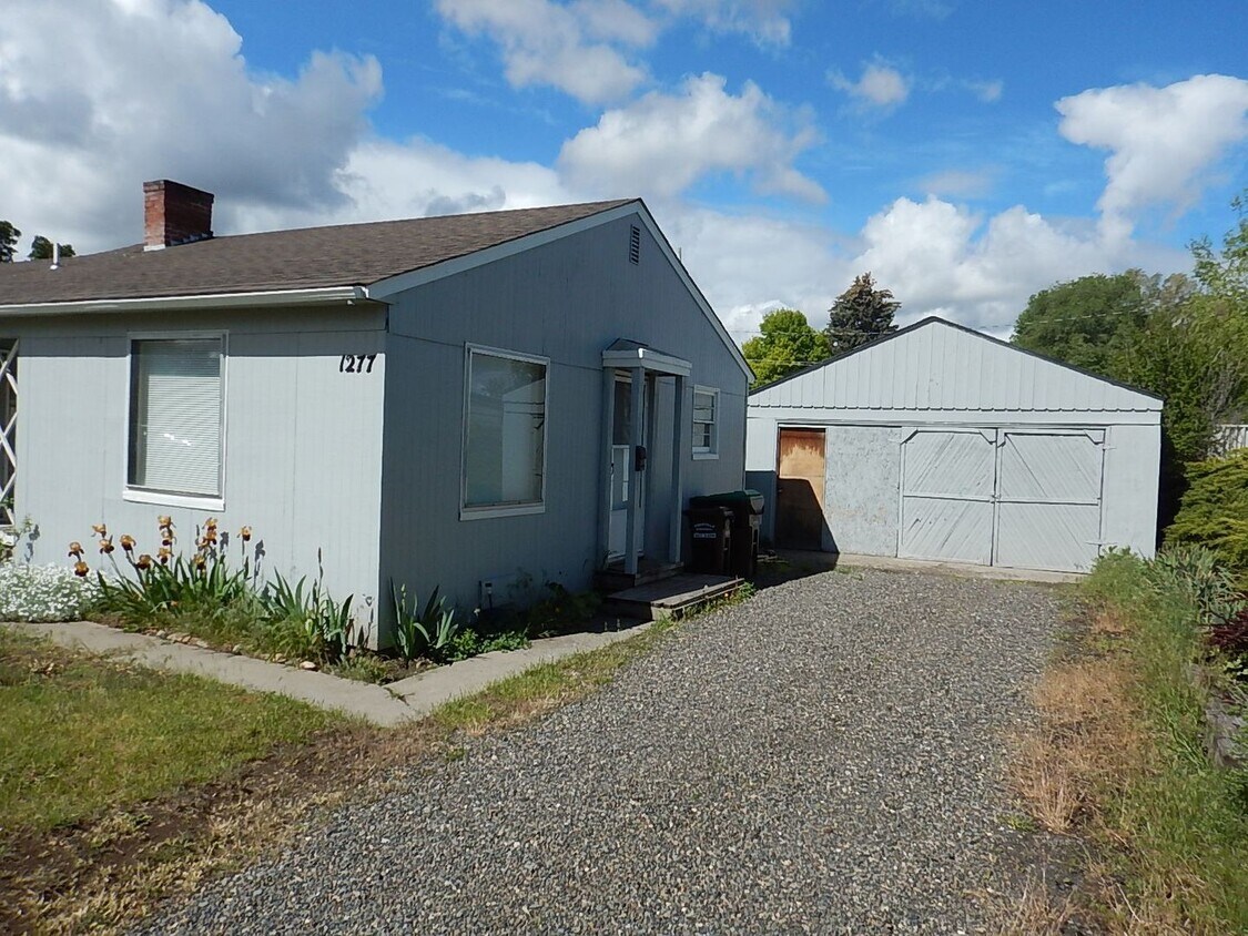 12751277 NE McRae Ct Unit 02, Prineville, OR 97754 Room for Rent in