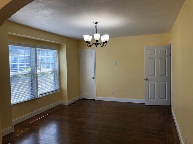 Foto del edificio - Lovely 3 Bed, 1 Bath, Home in Berkeley, with Hardwood Floors