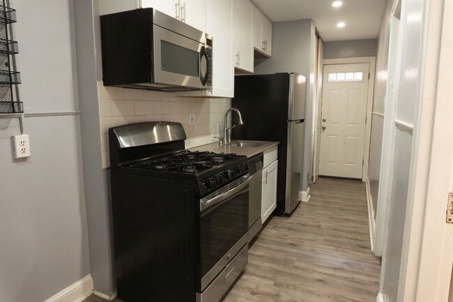Building Photo - H St/Kingman Park - Renovated 1 bedroom