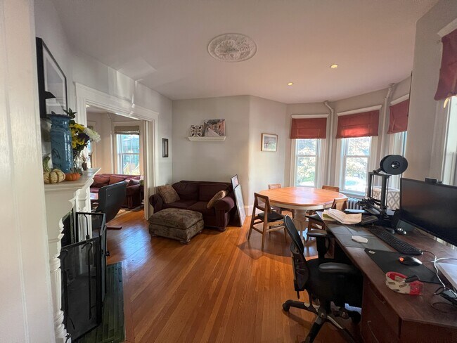 Living/dining - 18 Haskell St