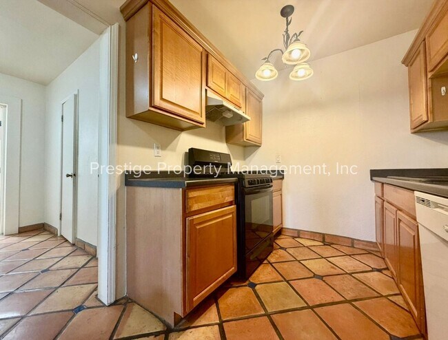 Foto del edificio - 3301 E Flower St