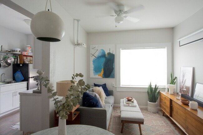 Foto del edificio - 812 W Russell Pl