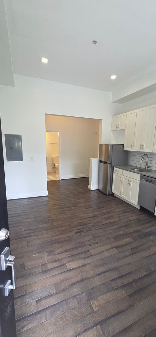 Building Photo - RAZDCPROPERTIES TRUST