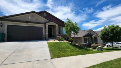 Building Photo - 1071 W 530 N