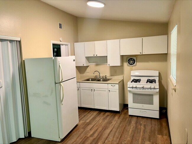 Foto del edificio - 467 Julien Ave