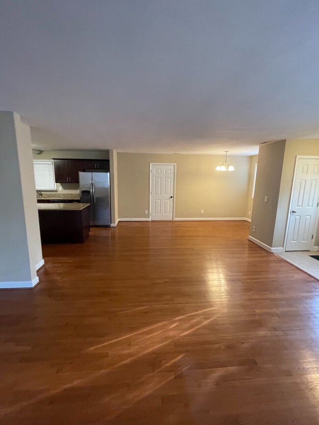 Building Photo - Great Ranch Home in Norfolk