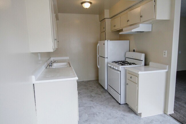 Building Photo - 1218 W 107th St