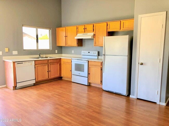 Building Photo - 2926 W Potter Dr