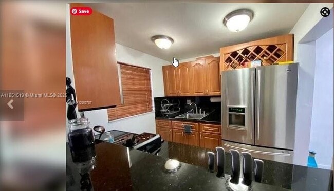 Foto del edificio - 1325 W 68th St