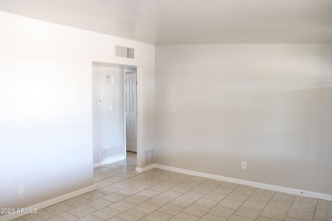 Building Photo - 1052 Chaparral Cir