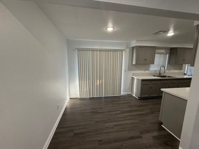 Building Photo - 41041 Alder Ave