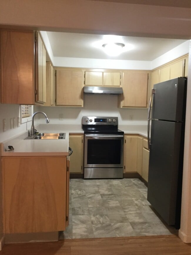 Building Photo - Cozy 2 Bed 2 Bath Condo with Private Patio