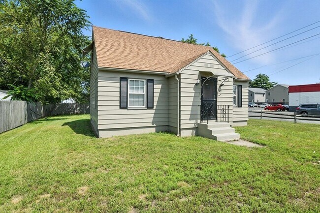 Foto del edificio - 1118 Boston Rd