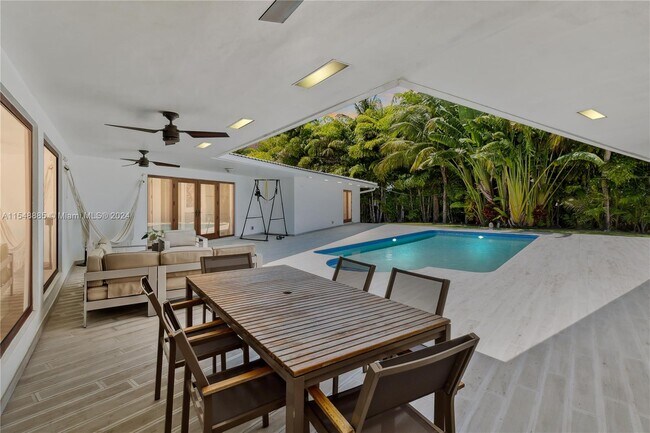 Building Photo - 11425 N Bayshore Dr