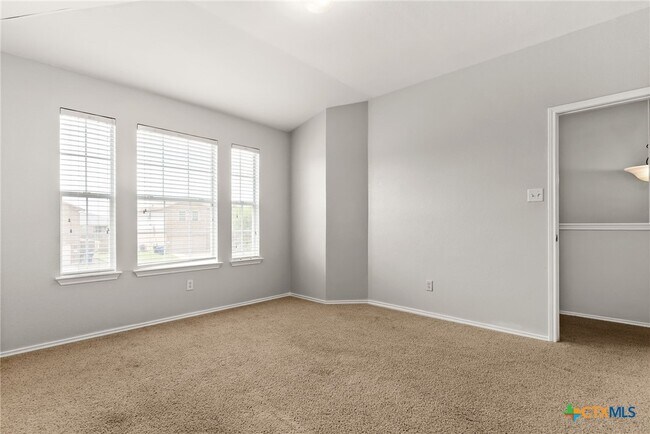 Foto del edificio - 2002 Isabelle Dr