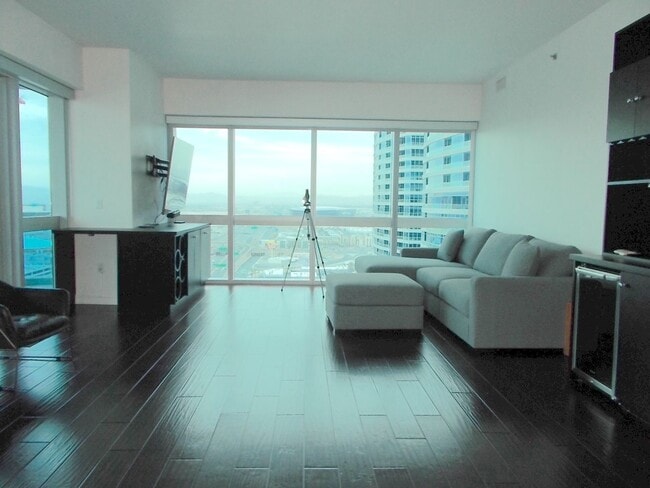 Building Photo - 4471 Dean Martin Dr