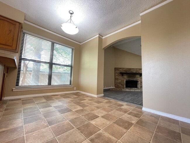 Building Photo - 3 Bedroom 2 Bath and 2 Car Garage