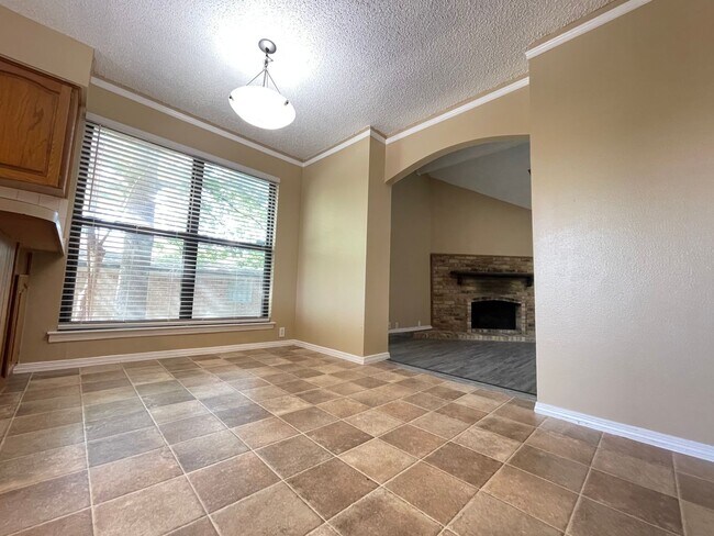 Foto del edificio - 3 Bedroom 2 Bath and 2 Car Garage