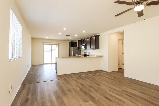 Foto del edificio - 25832 W Samantha Way