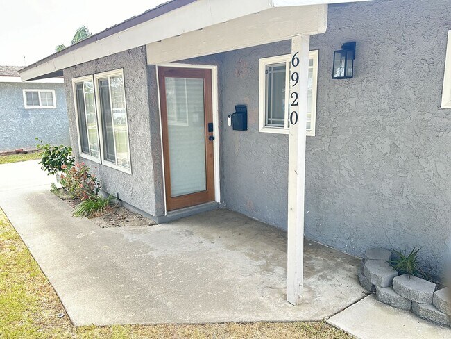 Foto del edificio - Spacious 3 Bed 3 Bathoom in Long Beach