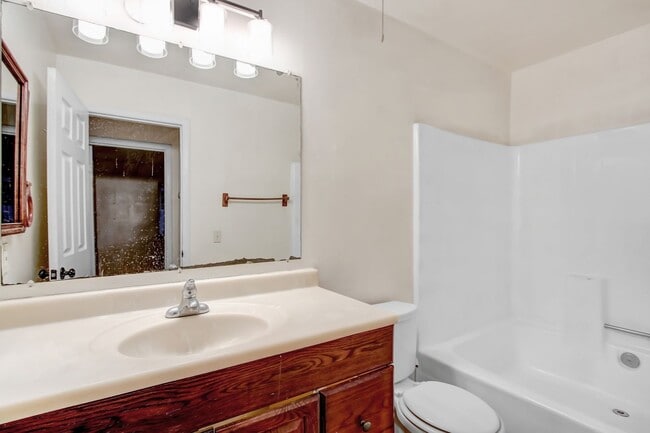 Building Photo - 3/2 Duplex for Lease in Lake Elsinore!