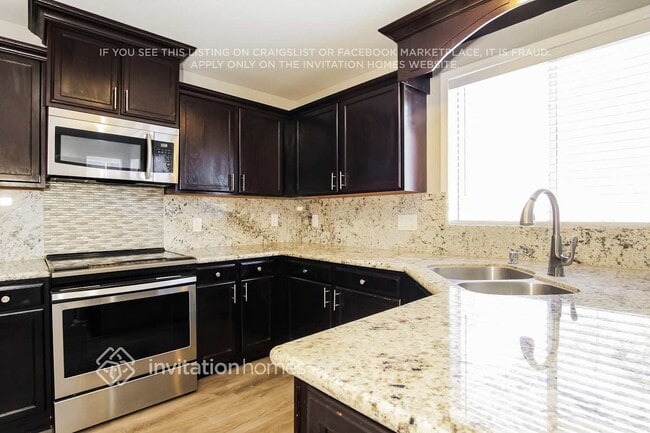 Building Photo - 11502 W Shaw Butte Dr