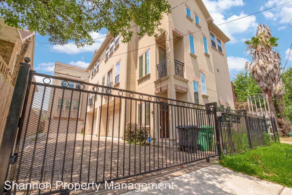 1910 Oakdale St, Houston, TX 77004