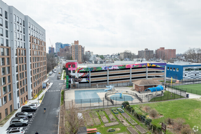 Parking Garage - The Renaissance at Lincoln Park