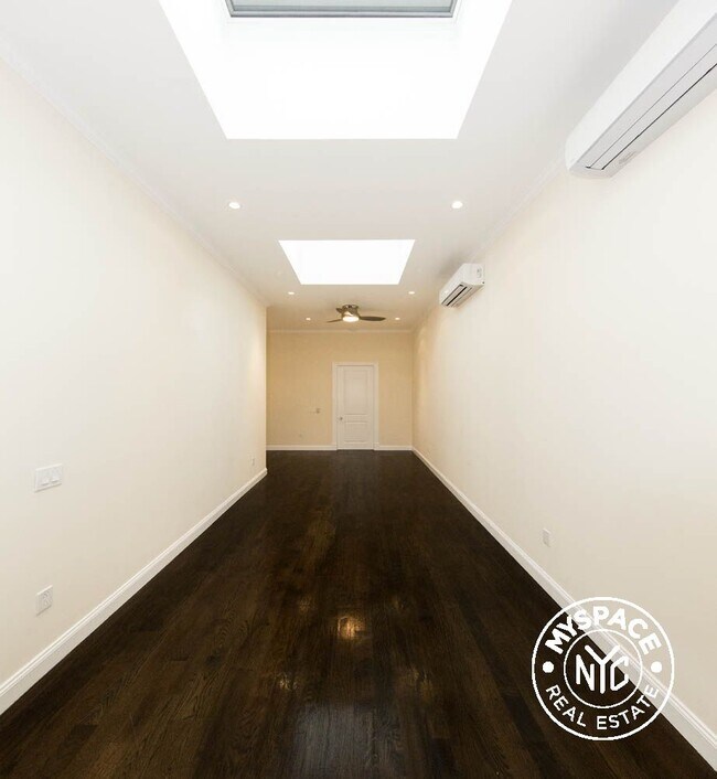 Building Photo - 106 Bedford Ave