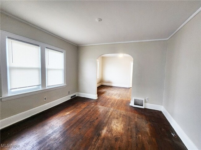 Building Photo - 529 E Cuyahoga Falls Ave